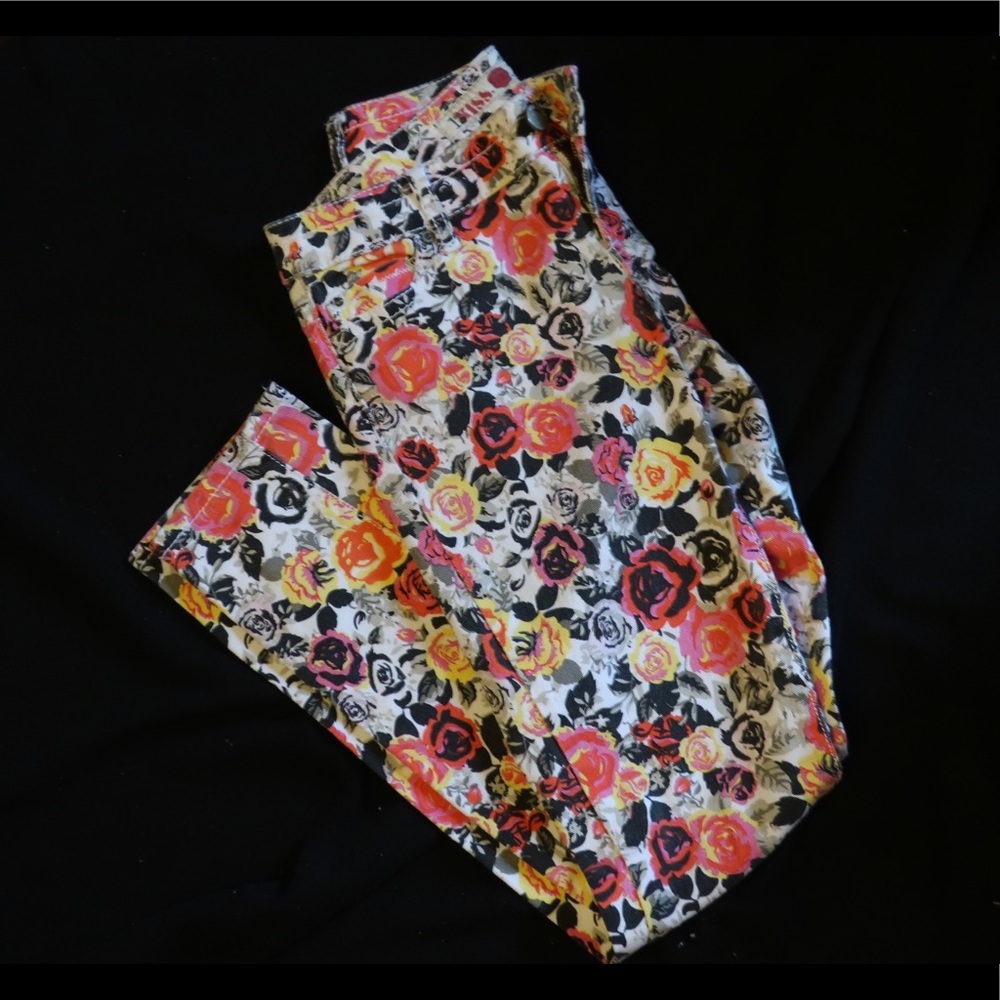 cute patterned jeans!
